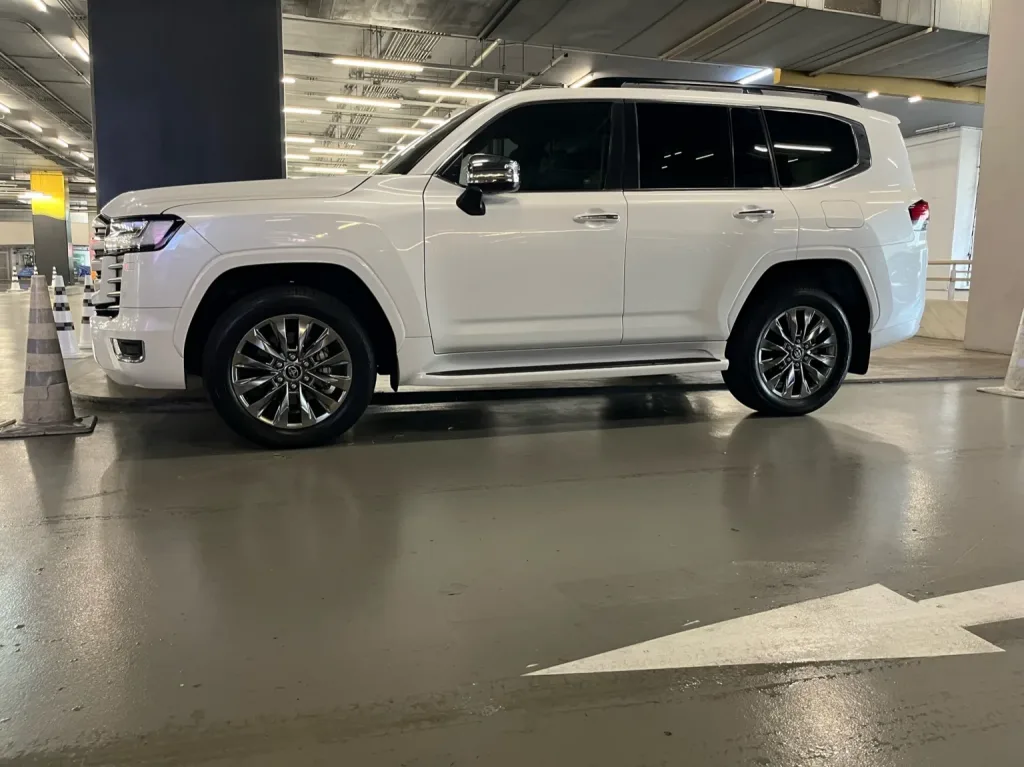 SPOTTED – TOYOTA LAND CRUISER 300 SERIES AT ICONSIAM 