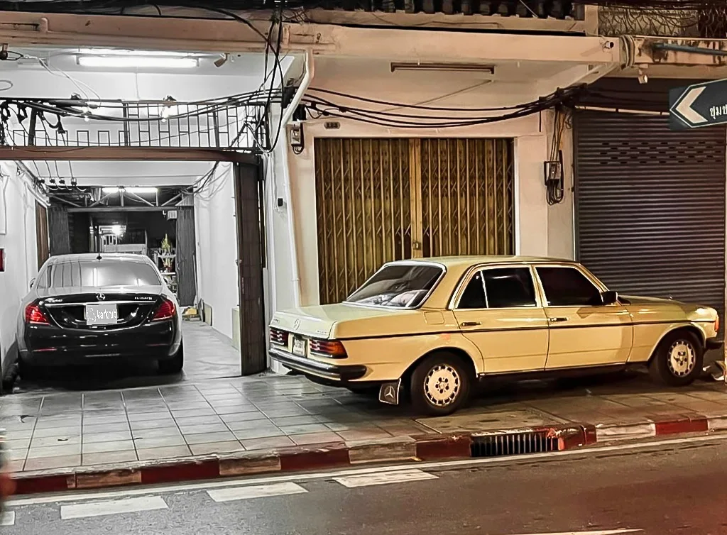 Spotted – 2 benzes near China Town