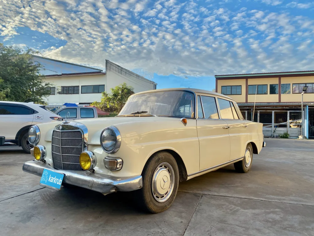 spotted – 1967 mercedes Benz 230 in Roi et, Thailand