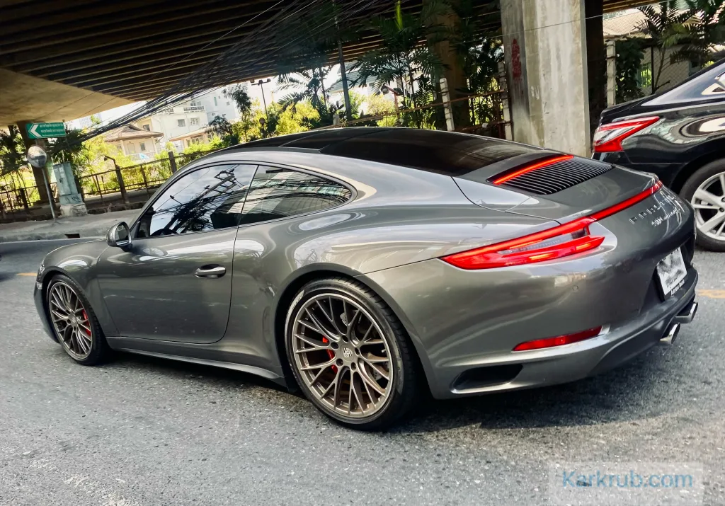 Spotted – Porsche 911 Carrera 4S in bangkok