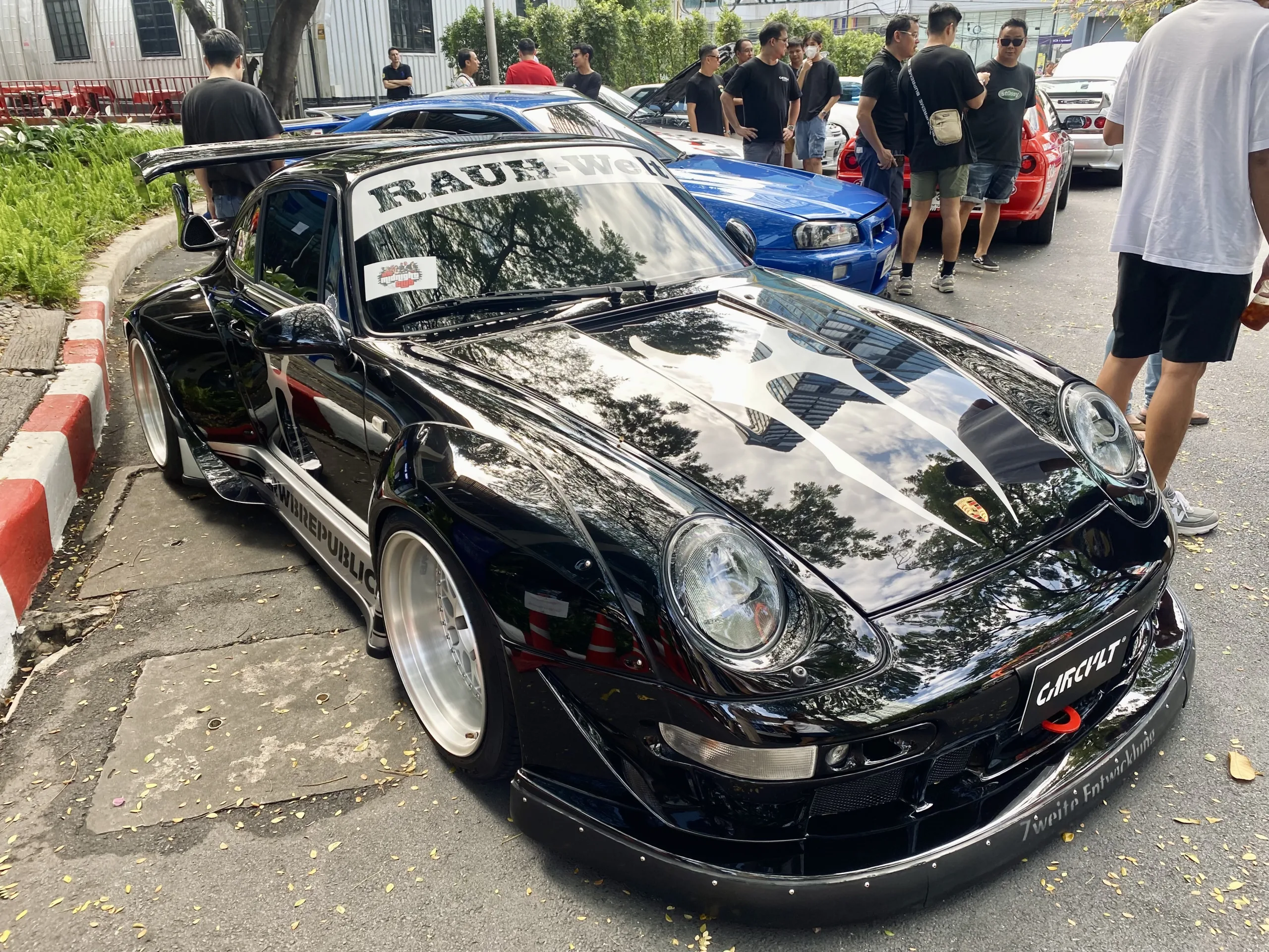 spotted – Porsche​ 993 rwb built in Thailand